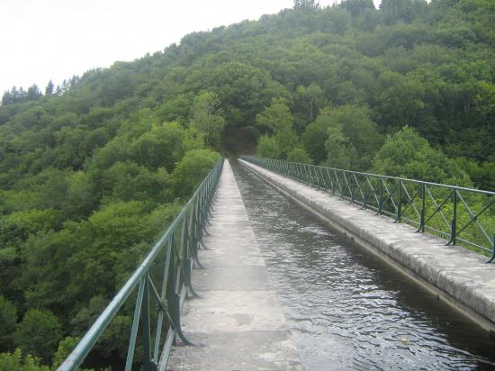 Aquaduc de Montreuillon