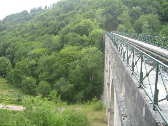 Aqueduc de Montreuillon