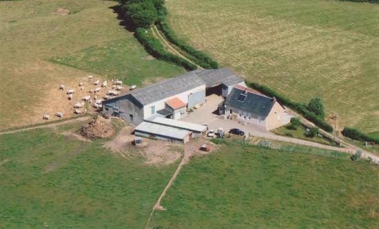 corps de ferme à 80m des chalets